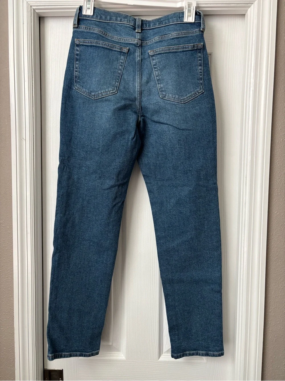 Universal Thread Straight-Leg Jeans in Medium Blue Wash - Picture 2 of 5